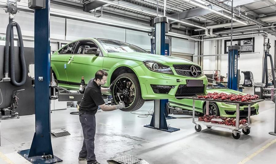  Mercedes-Benz C63 AMG Coupe Legacy Edition 2015 года  (фото 13 из 19)